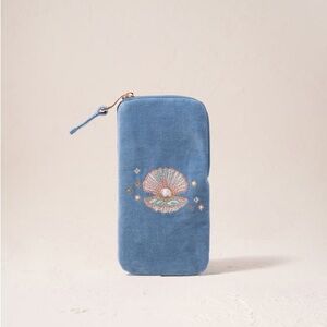 Elizabeth Scarlett Pearl Shell Glasses Case in Dusky Blue